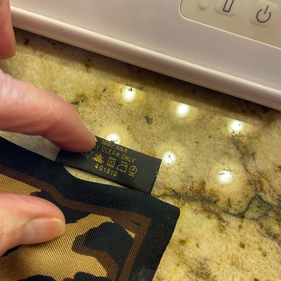 Louis Vuitton Scarf (Purse bow) Leopard print - Picture 7 of 8